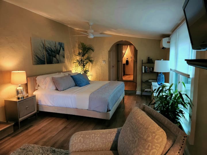 Serenity Garden Suite-private/centrally located