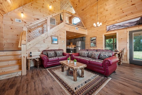 Successful Airbnb property: Hot tub cabin, PETS STAY FREE, mtn view, fireplace in East Tennessee Foothills