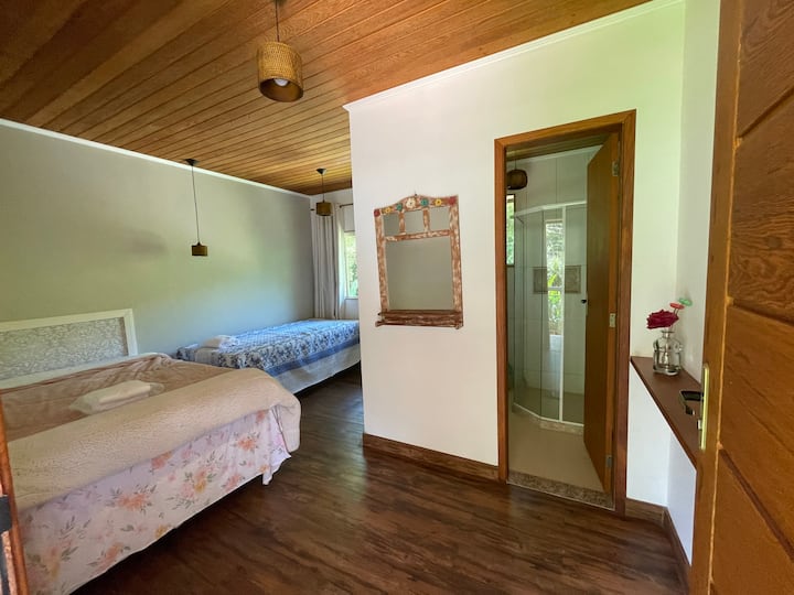 Suite 1, située au deuxième étage de la maison d'hôtes.
