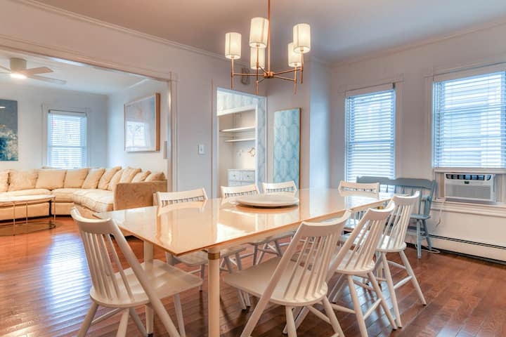 2nd Beach Block 5 Bd 4 bath now-Aug 3 av discount!
