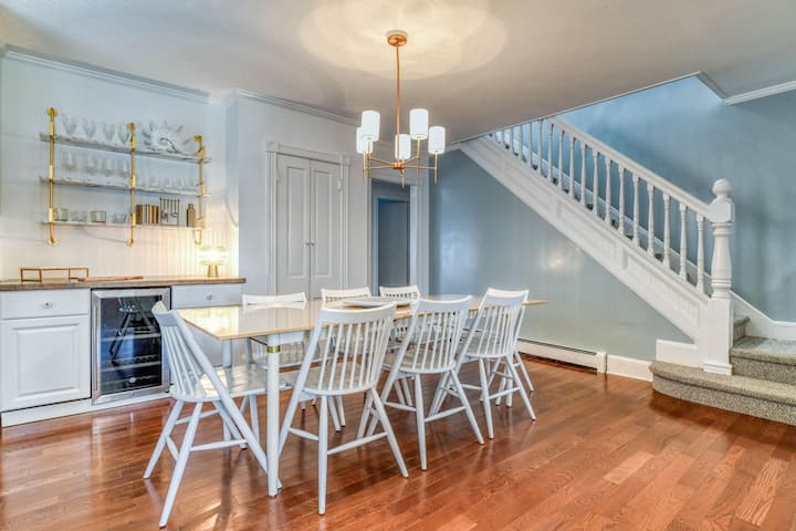 2nd Beach Block 5 Bd 4 bath now-Aug 3 av discount!