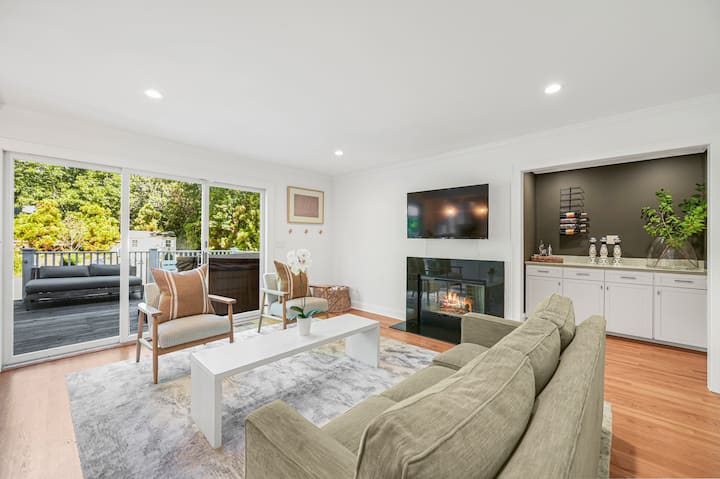 The Hamptons Retreat: Pool, Sauna, Gym & More - Westhampton, NY