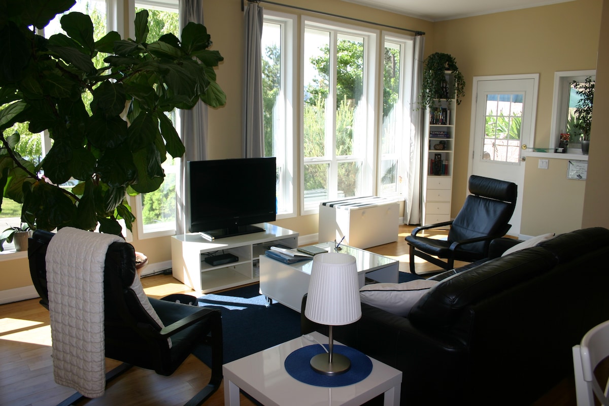 宽敞的开放式客厅。