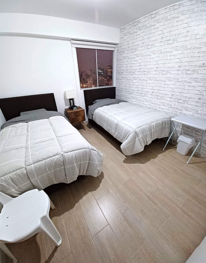 tweede slaapkamer met 2 aparte bedden. 