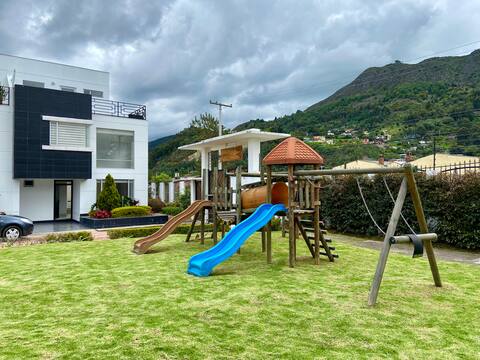 El Retiro: Country House - Int 1