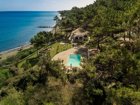 Azzuro Beach House - On the beach & Private Pool