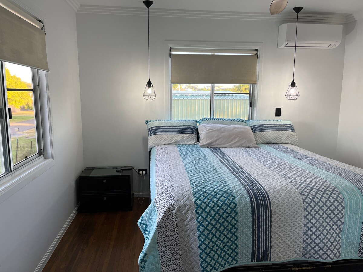 Posteľ s veľkosťou King na poschodí 