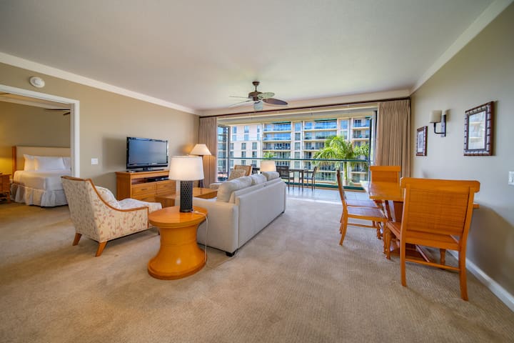 Ocean View Suite, Private Balcony, Full Kitchen gallery image 4