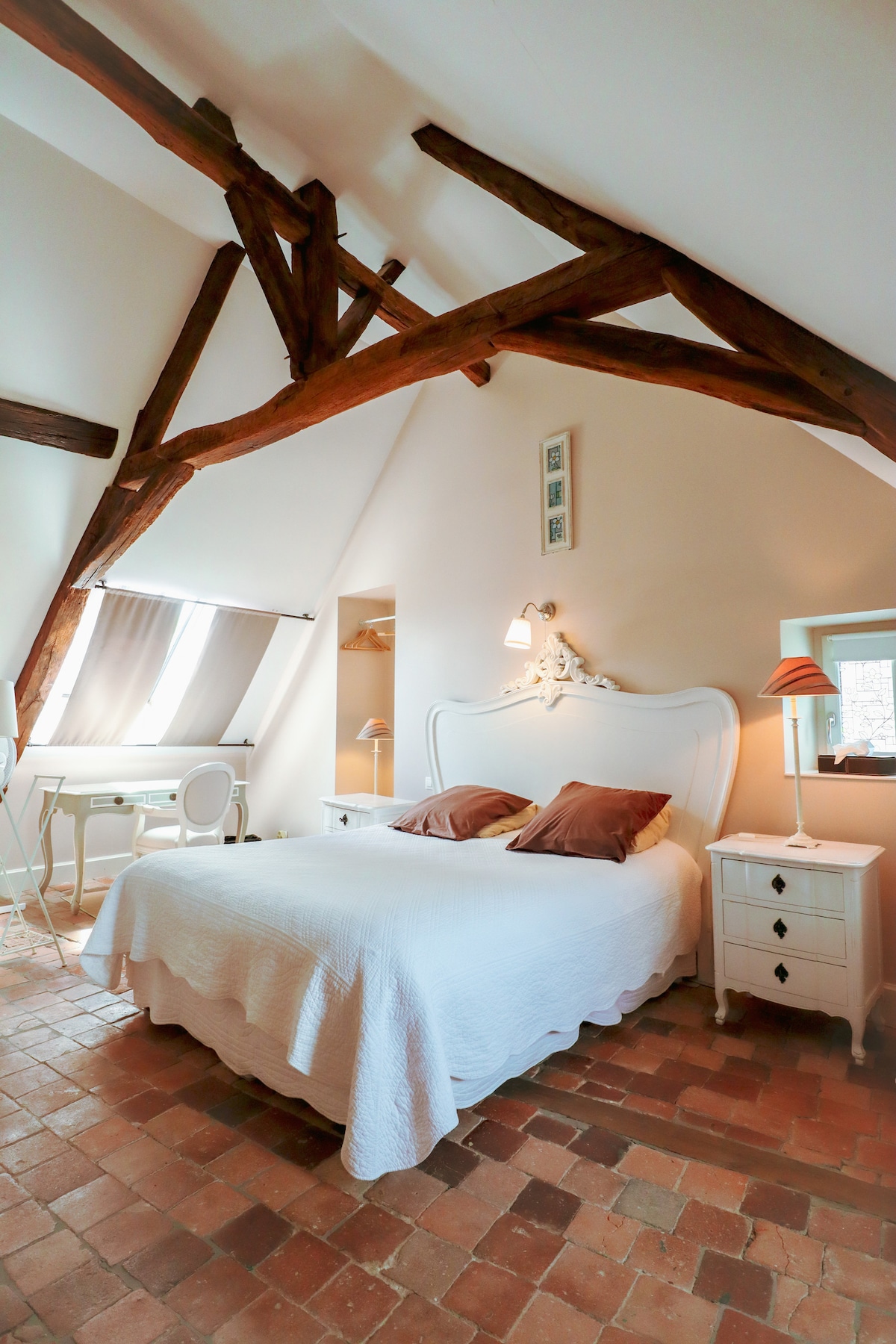 Spálňa 4 s 1 posteľou 160x200 a 1 posteľou 90x200, s vlastnou kúpeľňou a WC.