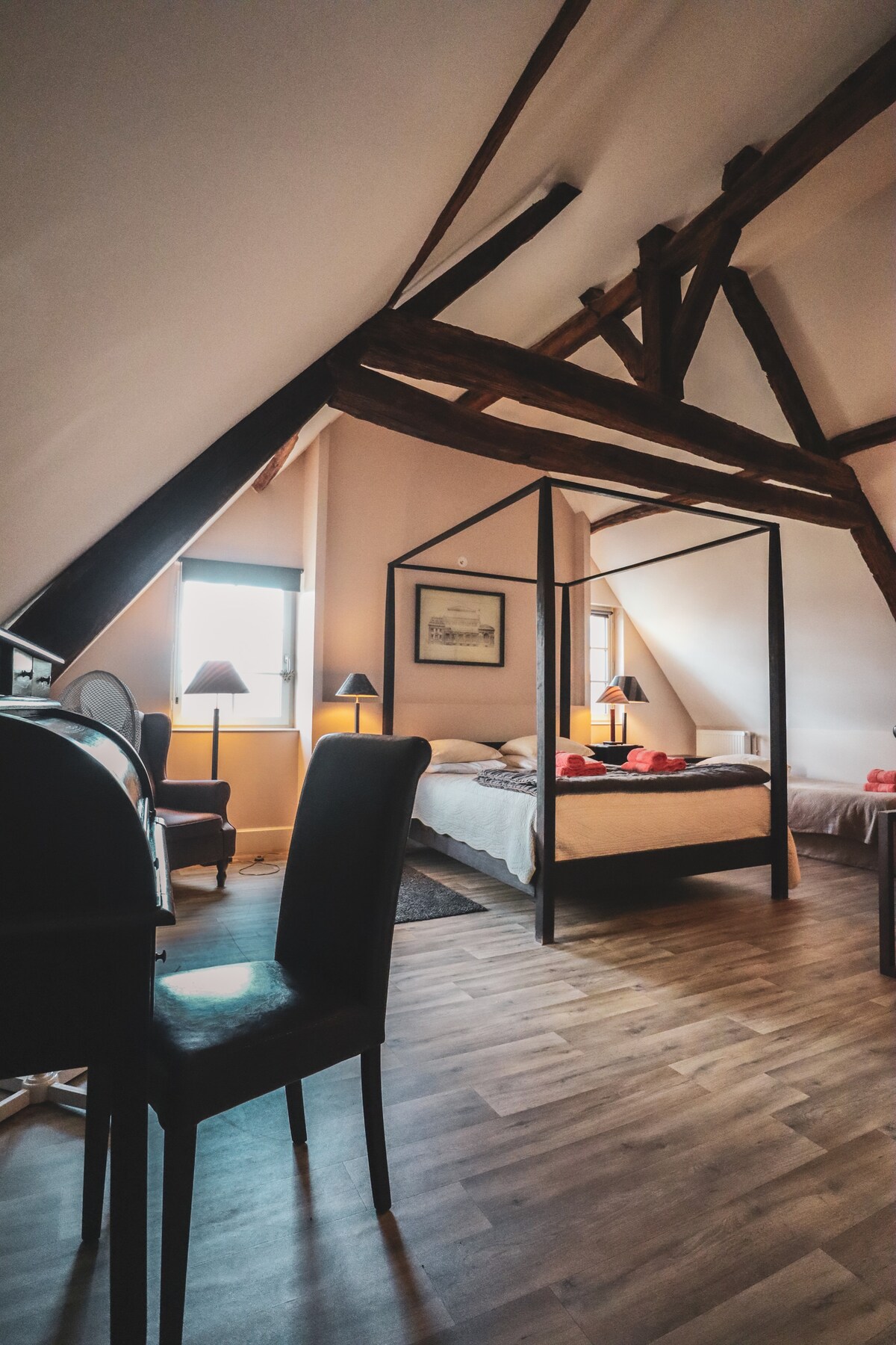 Spálňa 2 s 1 posteľou 160x200 a 1 posteľou 90x200, s vlastnou kúpeľňou a WC.