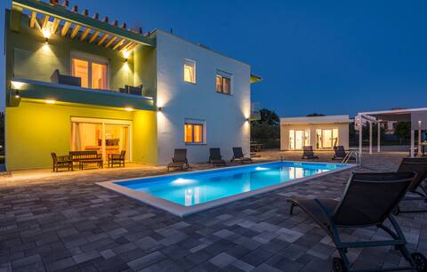 Villa Cvita Vrsi with a heated pool