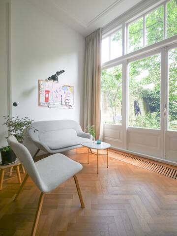 Hosted by Wendy, spacious house and garden gallery image 4