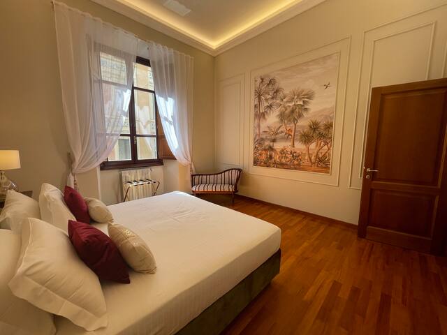 Huge private apartment at the Duomo cathedral gallery image 5