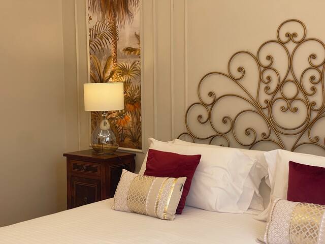 Huge private apartment at the Duomo cathedral gallery image 4