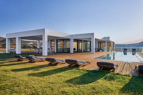 Unique Architecture, Sea view, 5* Luxury Amenities