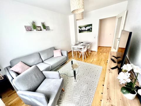 Beliebte Airbnb-Anzeige: Nordic Schick in Schönefeld Abtnaundorf