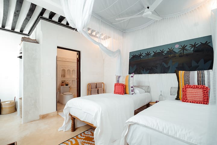 Bedroom 1 image 1