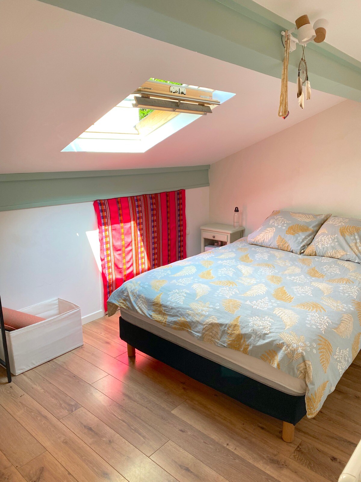 楼上1间卧室140 x 190