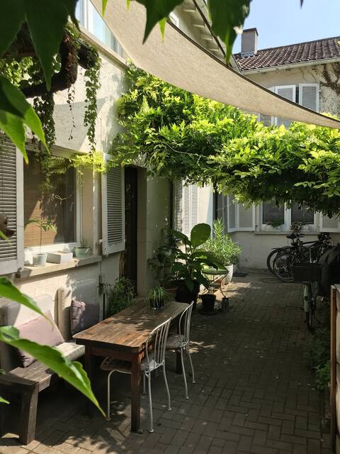 The place to be.
24m² Apartment.
Courtyard Sit- In