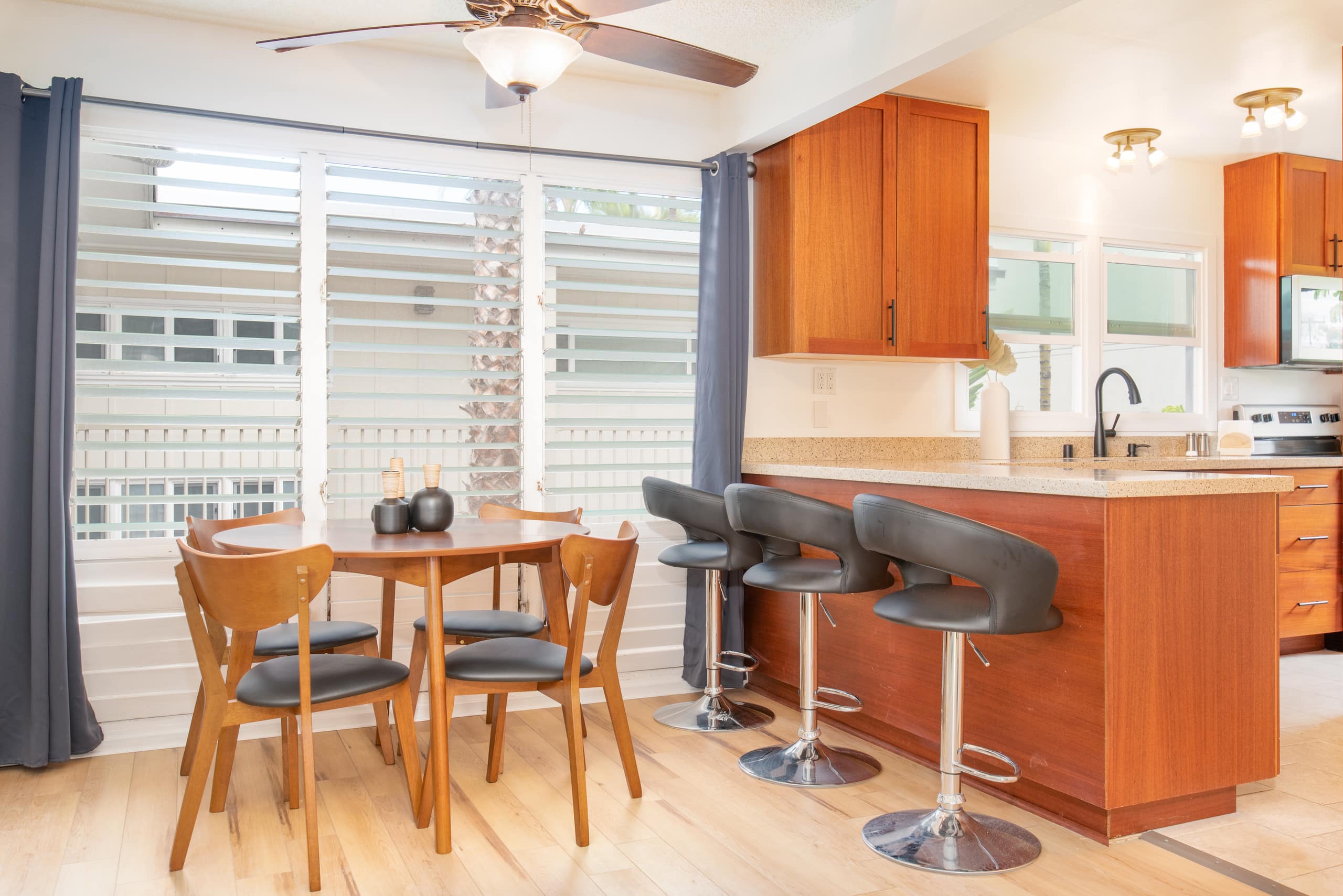 Condo in Kailua-Kona · ★4.88 · 2 bedrooms · 3 beds · 1 bath - Image 5