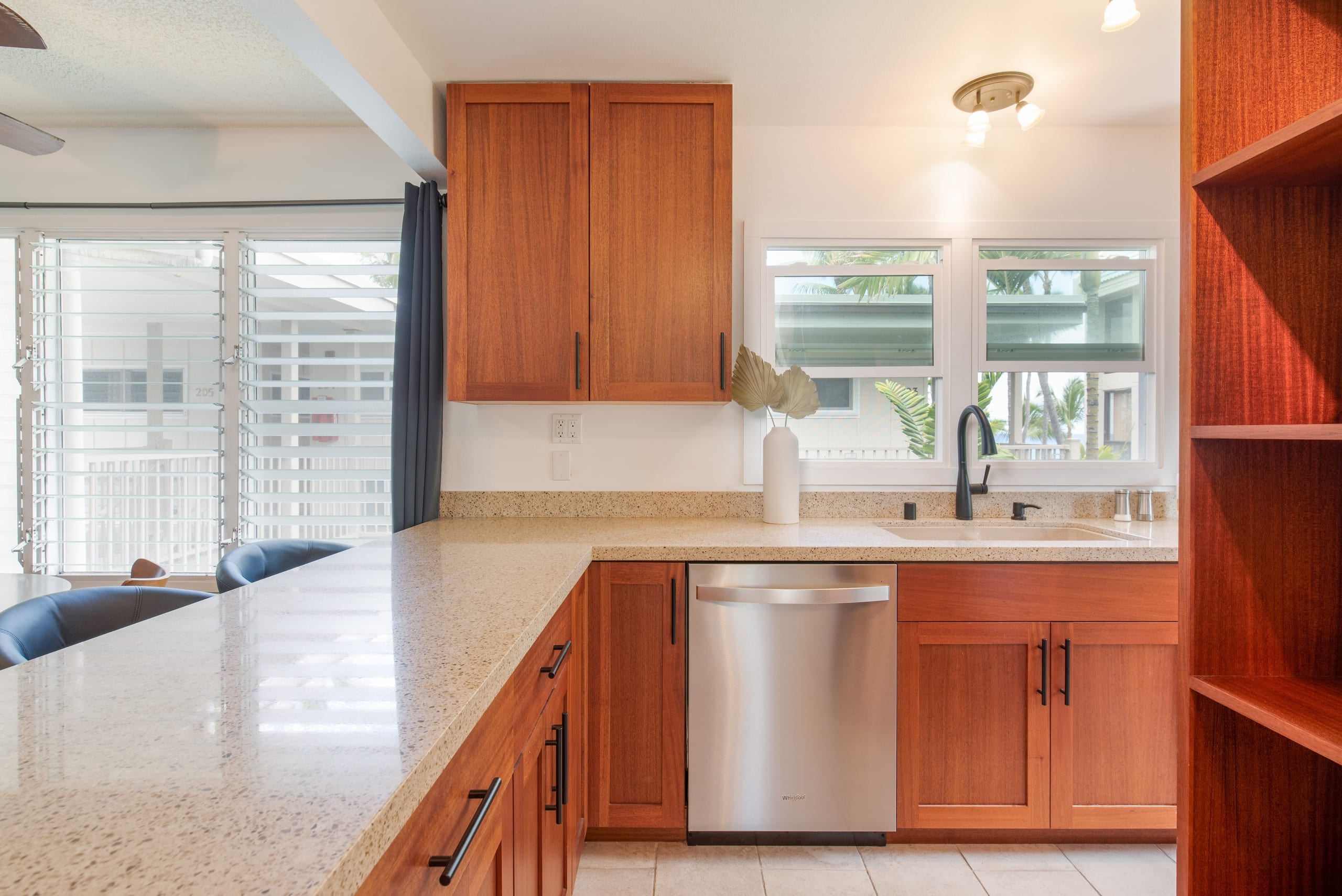 Condo in Kailua-Kona · ★4.88 · 2 bedrooms · 3 beds · 1 bath - Image 18