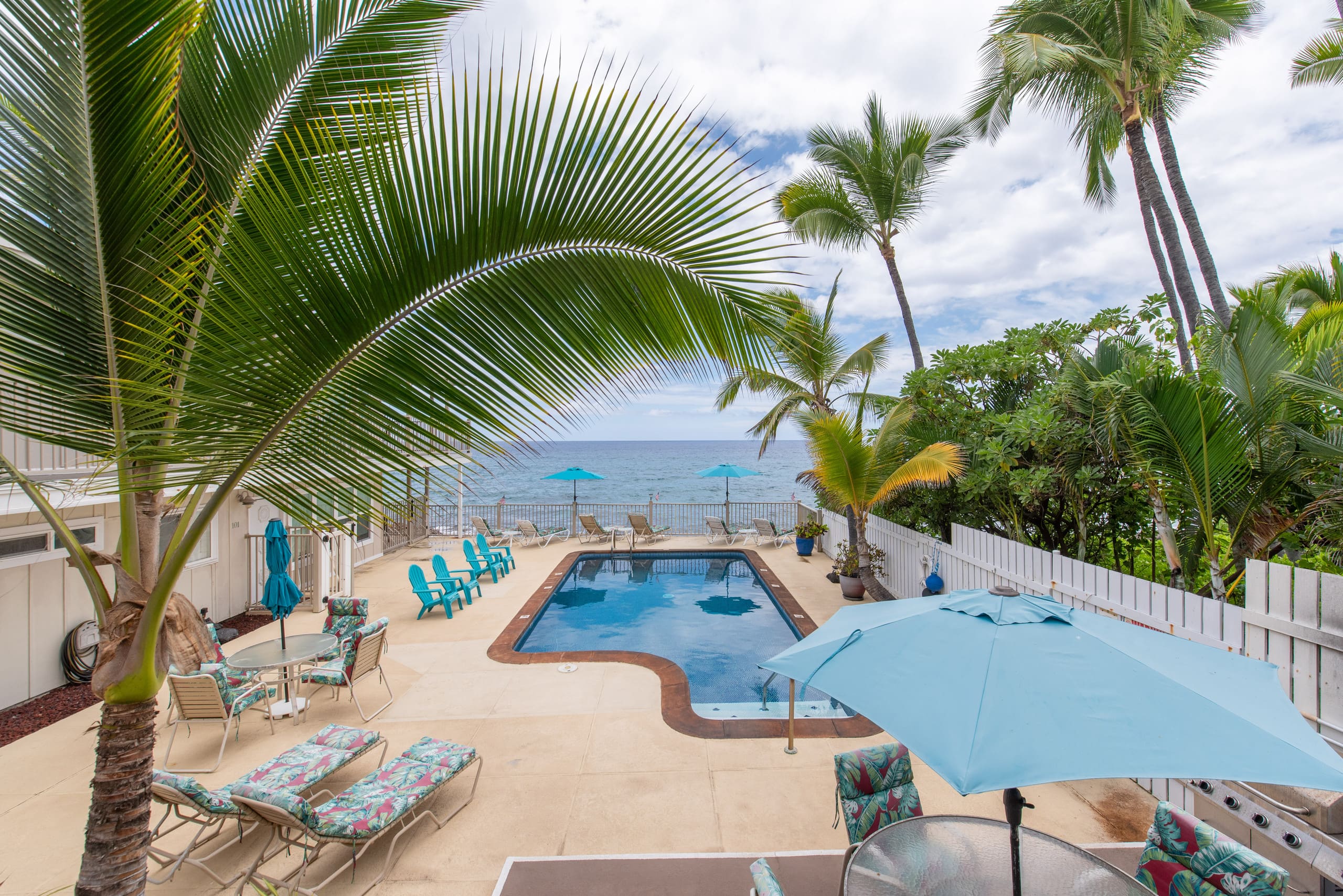 Condo in Kailua-Kona · ★4.88 · 2 bedrooms · 3 beds · 1 bath - Image 25