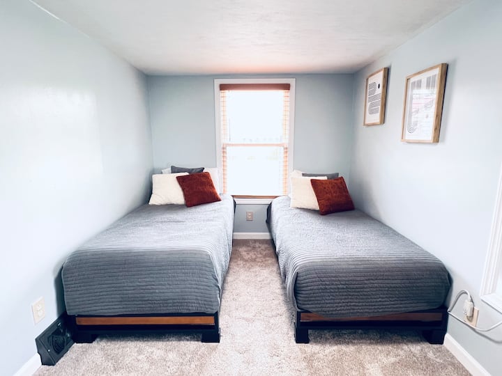 Bedroom 3
2 twin beds