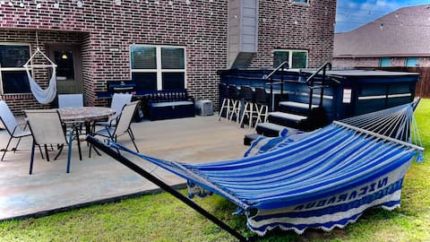 Spacious Family Home w/Swim Spa & Private Theater