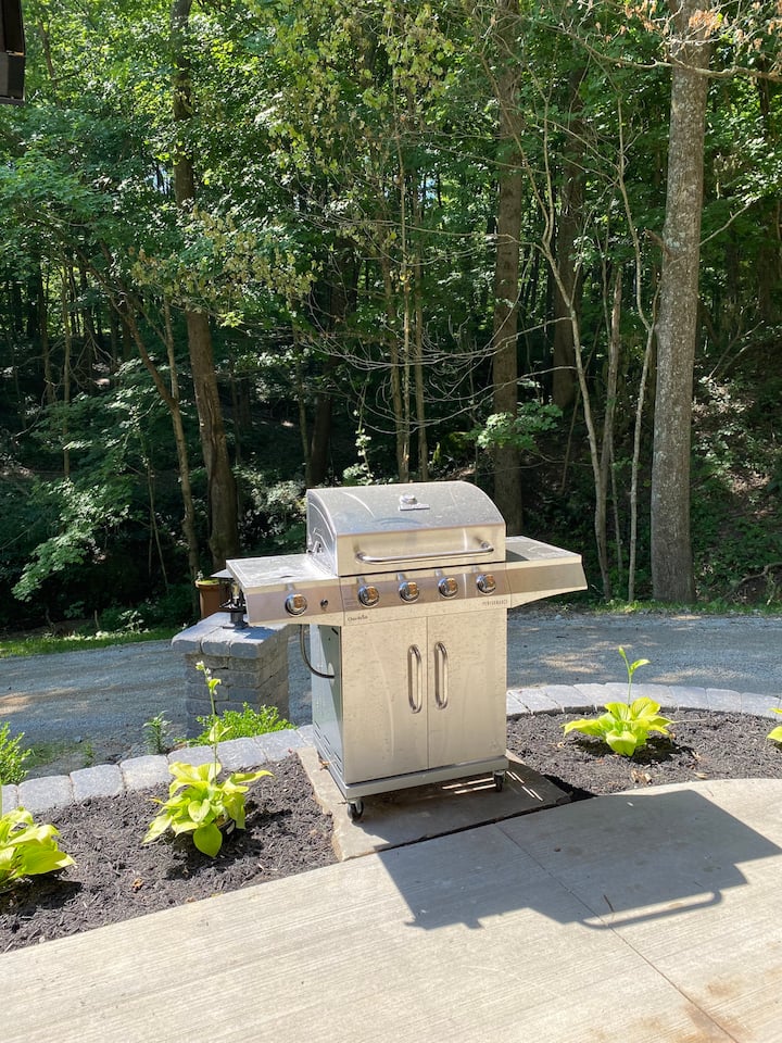 The Woods at Cairn Creek stunning 2 bedroom cabin Cabins for Rent in