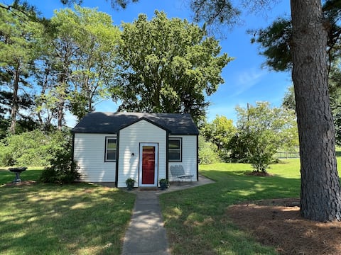 Cozy 2 Bedroom Guesthouse in a Relaxing Setting