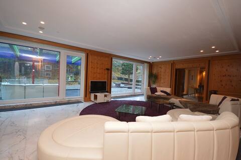 Prestigious villa with pool