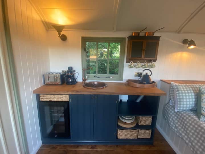 Shepherd’s Hut Close To Goodwood - Chichester