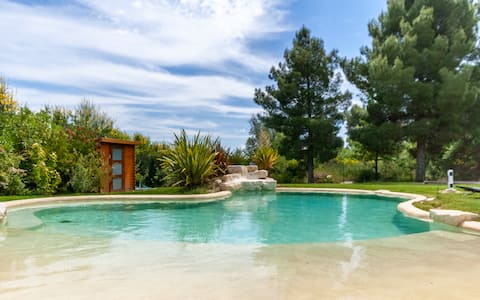 Luxury villa with quiet pool 20min from Aix