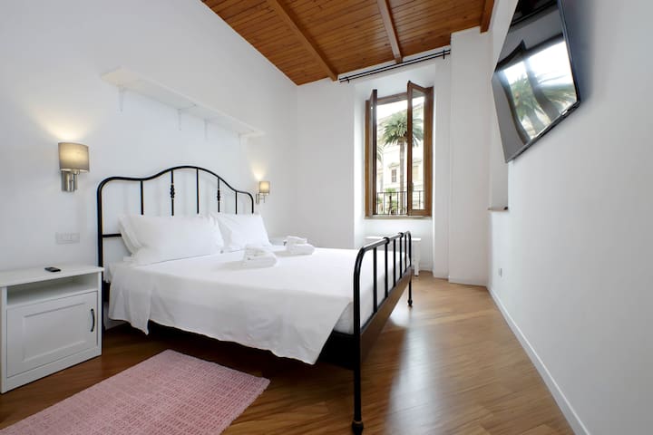 Teresa’s home close to Trevi Fountain