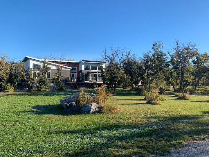 Luxury Lakehouse In Steeprock, MB Houses for Rent in Rural
