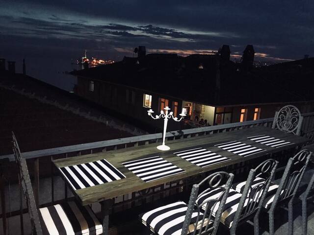 A luxurious appartment with magnificent sea view gallery image 2