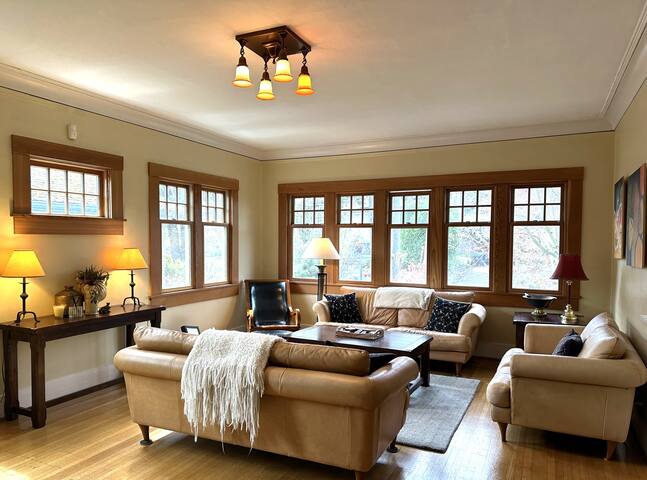 Historical 1916 Craftsman Family Home in Madrona gallery image 3