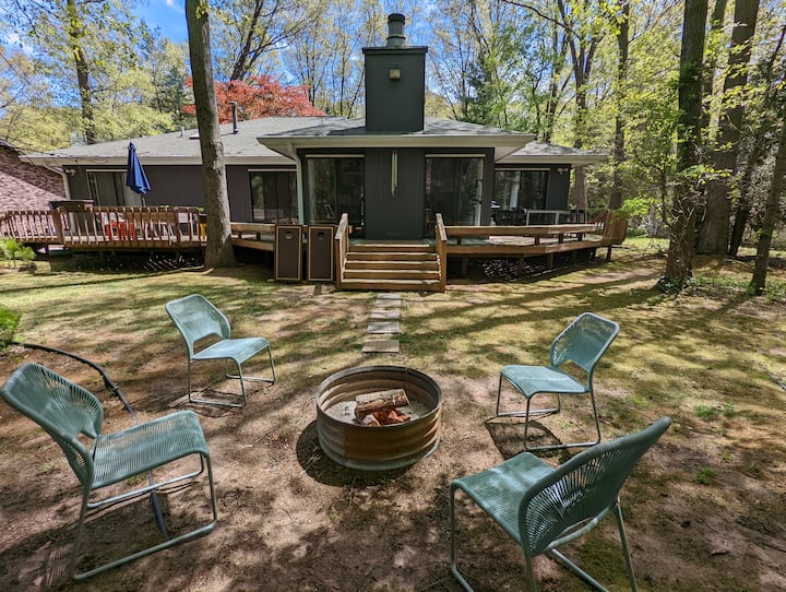 PostModern Forest Retreat 1 Mile From Lake MI Houses for Rent in