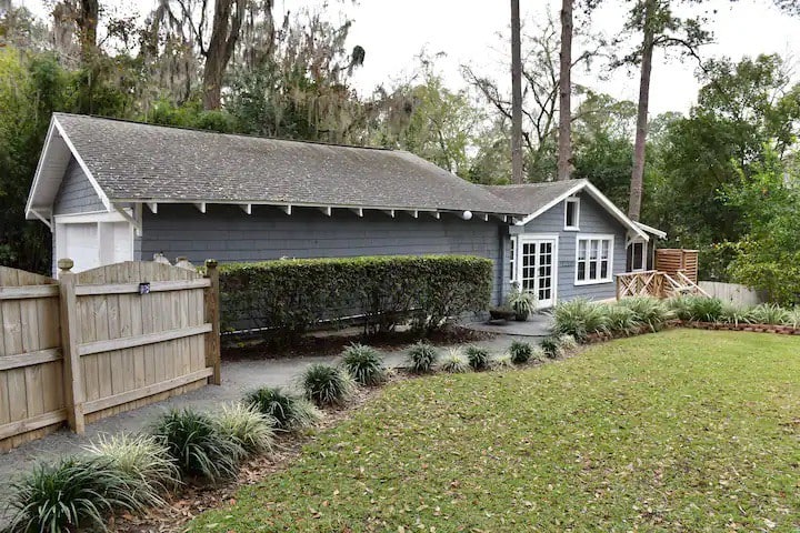 Quiet Downtown Cottage that's all your own.