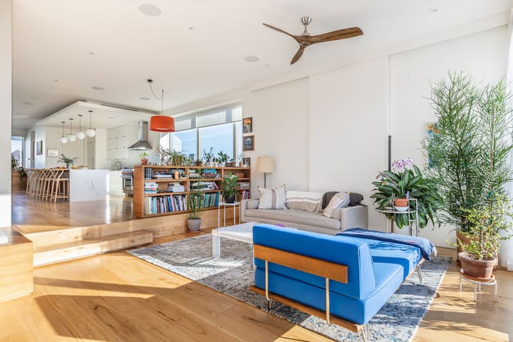 Warm Contemporary Penthouse with Rooftop