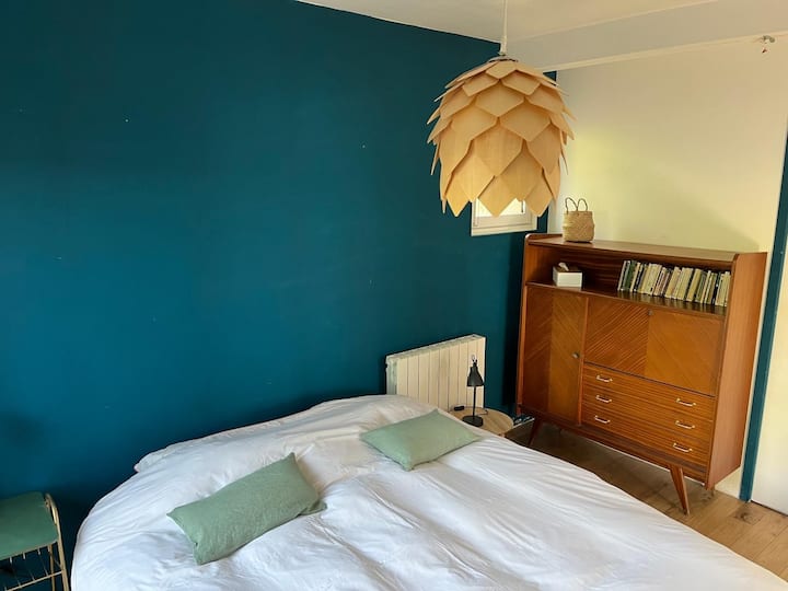 غرفة مزدوجة بسرير 160 سم