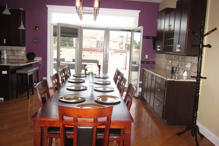 Spacious Beauty 3BR 3Bath Duplex w/ Roof-Top Deck gallery image 5