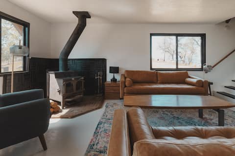 Spacious 4-bedroom cabin on secluded private land