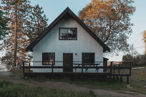 Spacious 4-bedroom cabin on secluded private land