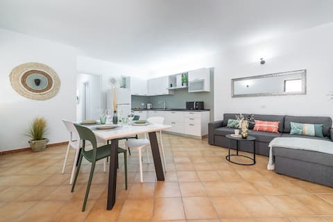 Annuncio Airbnb popolare: Olivia's House of Circles, for Families, Downtown a Villasimius