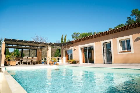 Beautiful air-conditioned villa 150 m2, pool, 8 people