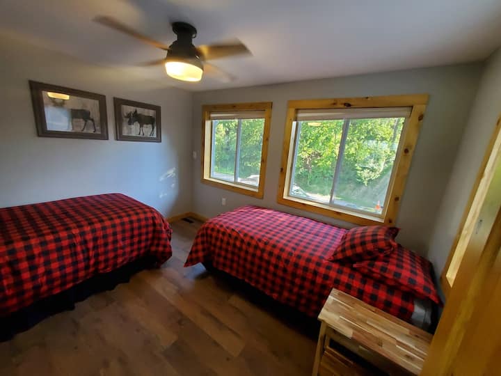 ノースベッドルーム-シングルベッド2台