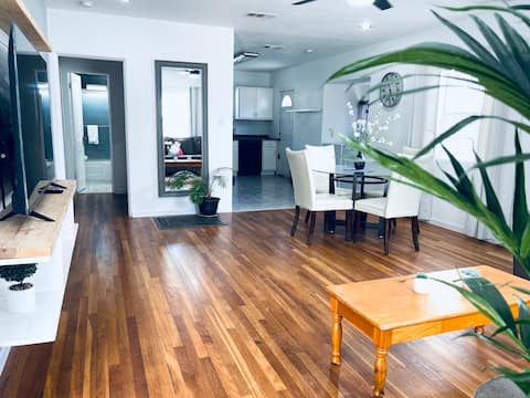 Stunning/King Bed/Big Yard/Fire pit and much more!