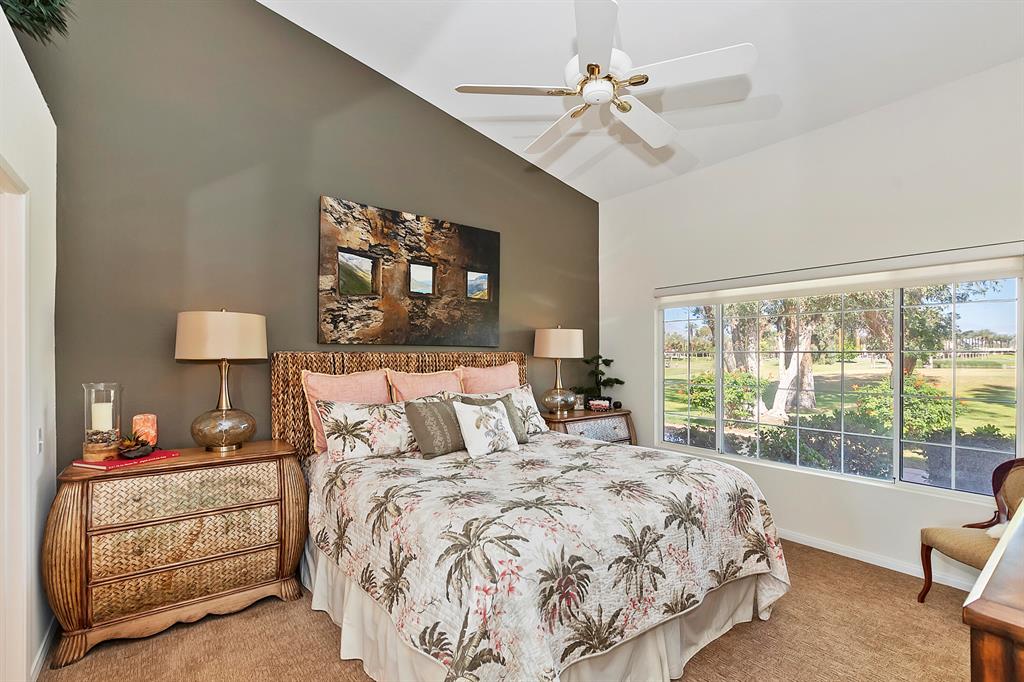 Dormitorio principal con vistas al campo de golf