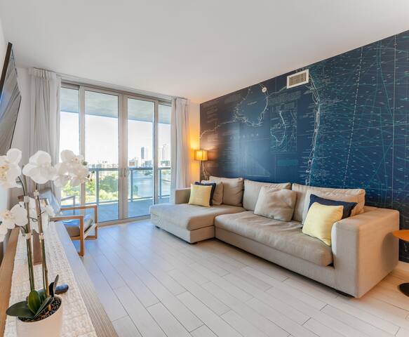 Luxurious Two Bedroom Waterway View 16+Floor gallery image 2